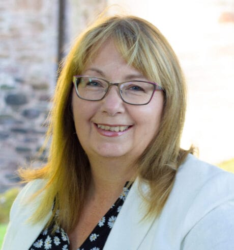 Portrait photo of author Sandra Ireland